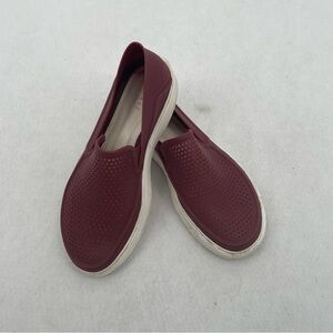 CROCS Women’s Citibank Roka Slip-On Loafer Water shoe Maroon size: 9